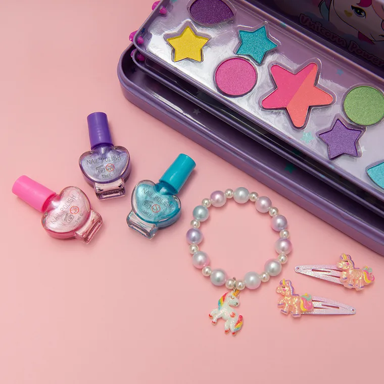 Smiki, zestaw kosmetyków do makijażu z bransoletką