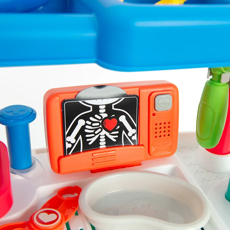 Smiki, zestaw medyczny, wózek z akcesoriami lekarza