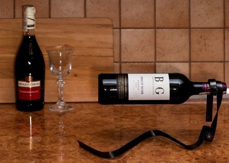 Stojak na wino, wstązka, czarna