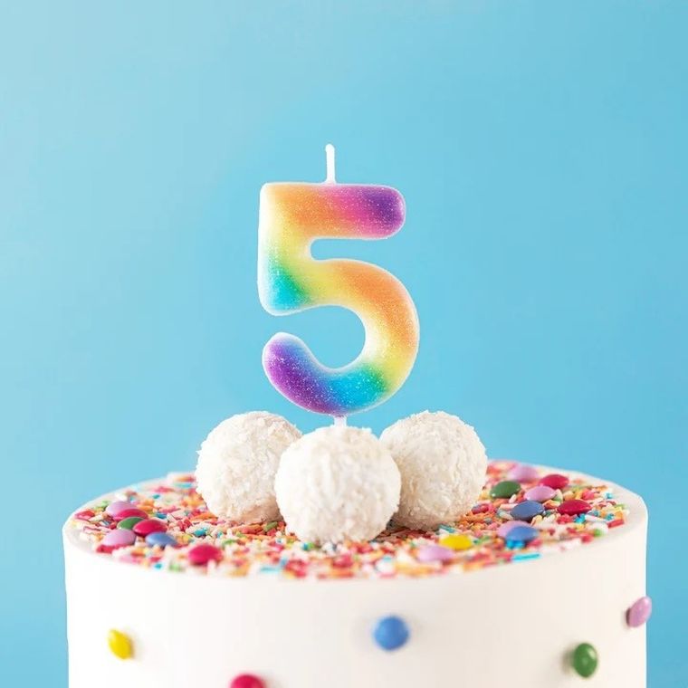 Świeczka, cyfra 5, tęczowa