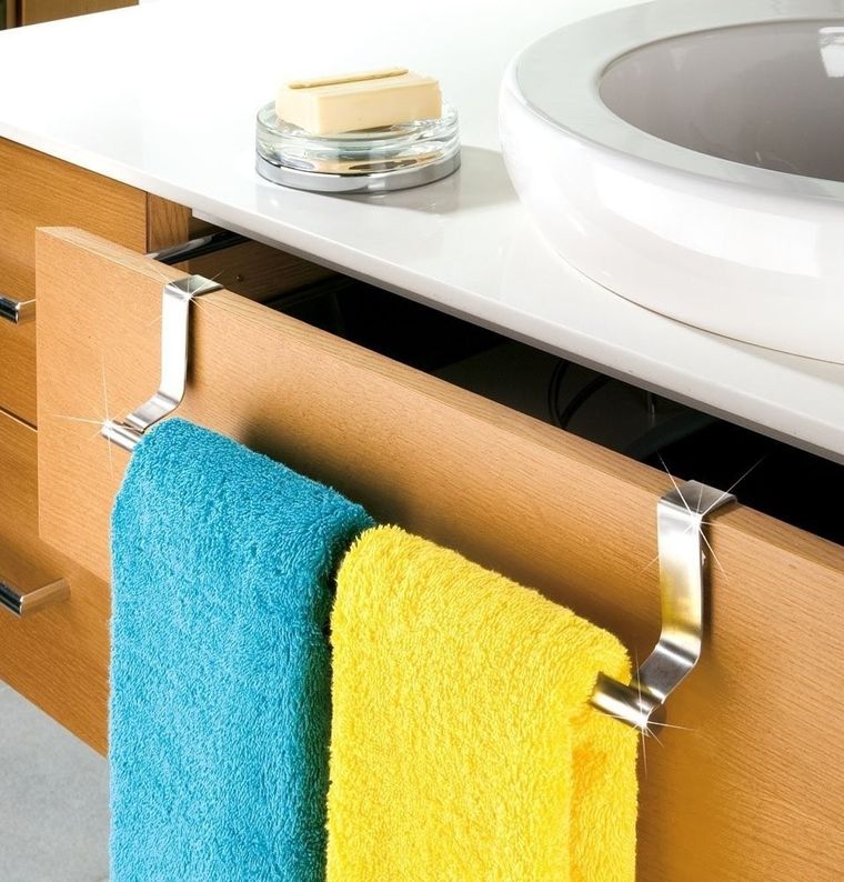 Teleskopowy wieszak na szafkę