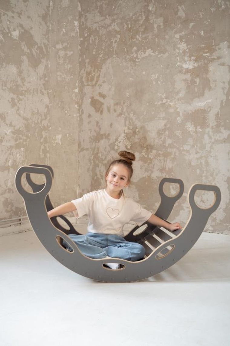 tupti.wood, duży bujak montessori z uchwytami, szary