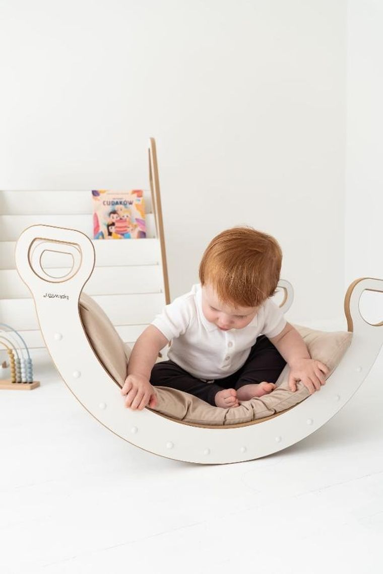 tupti.wood, poduszka do bujaka montessori, materac do małego bujaka, beżowy