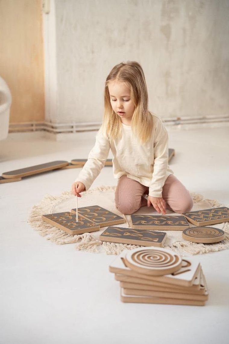 tupti.wood, tabliczka grafomotoryczna, fun, szara