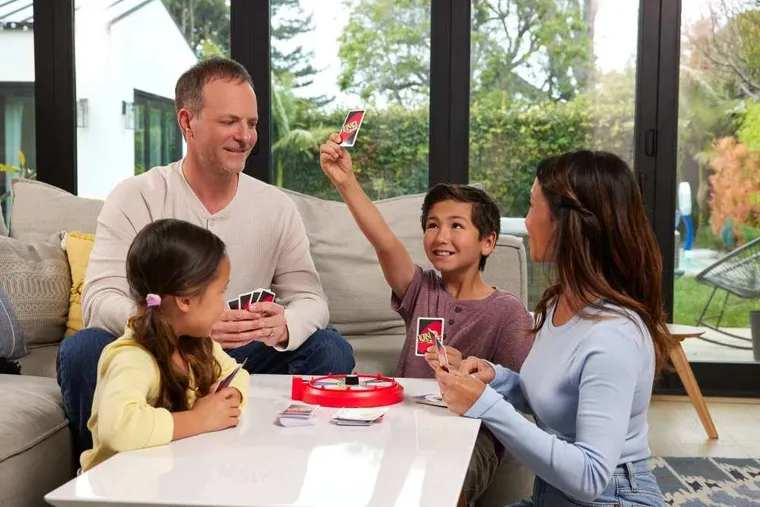 UNO Spin, gra karciana