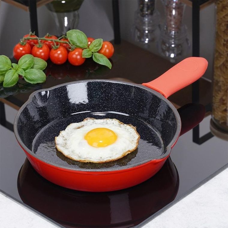 Vilde, Cast Enamel, patelnia żeliwna emaliowana z silikonową nakładką, 20 cm