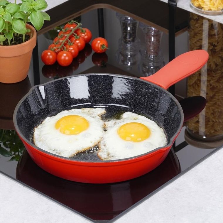 Vilde, Cast Enamel, patelnia żeliwna emaliowana z silikonową nakładką, 25 cm