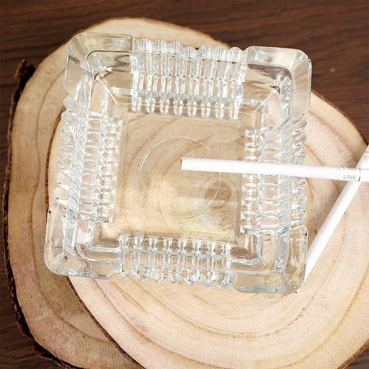 Vilde, popielniczka szklana, kwadratowa, 10.5-10.5-3.5 cm