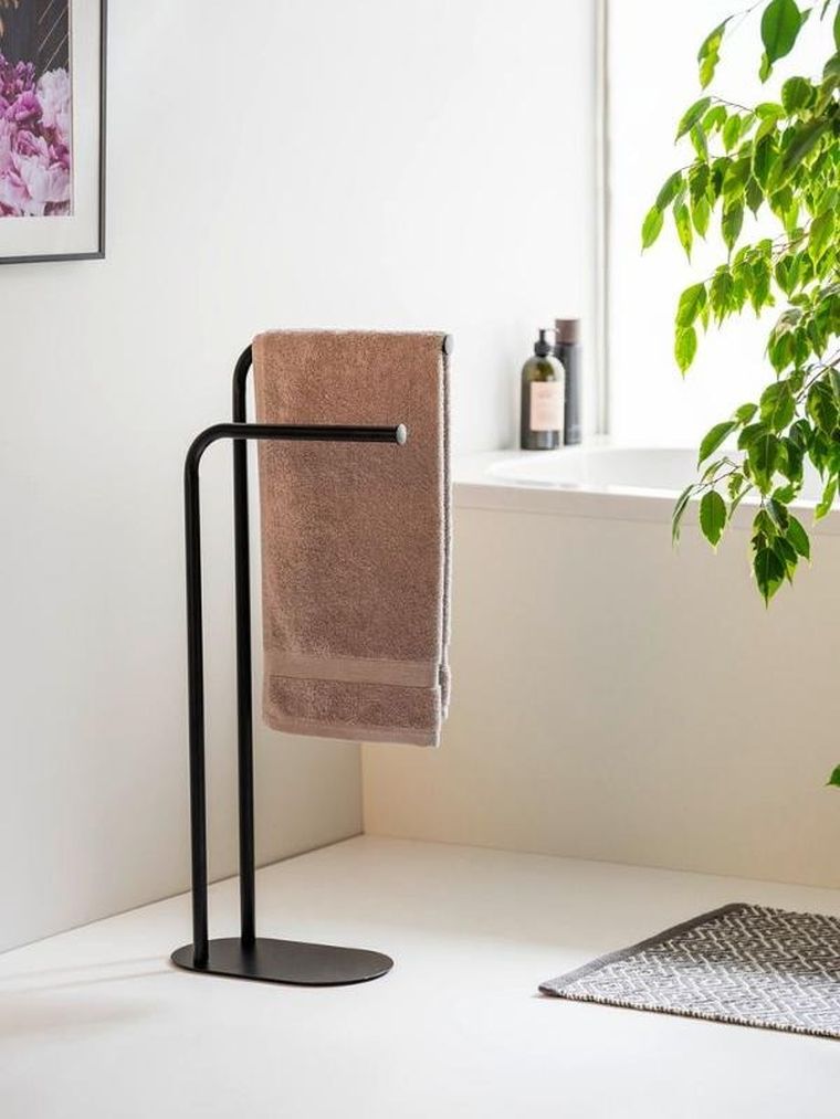 Wenko, Levante, metalowy stojak na ręczniki, wys. 79 cm