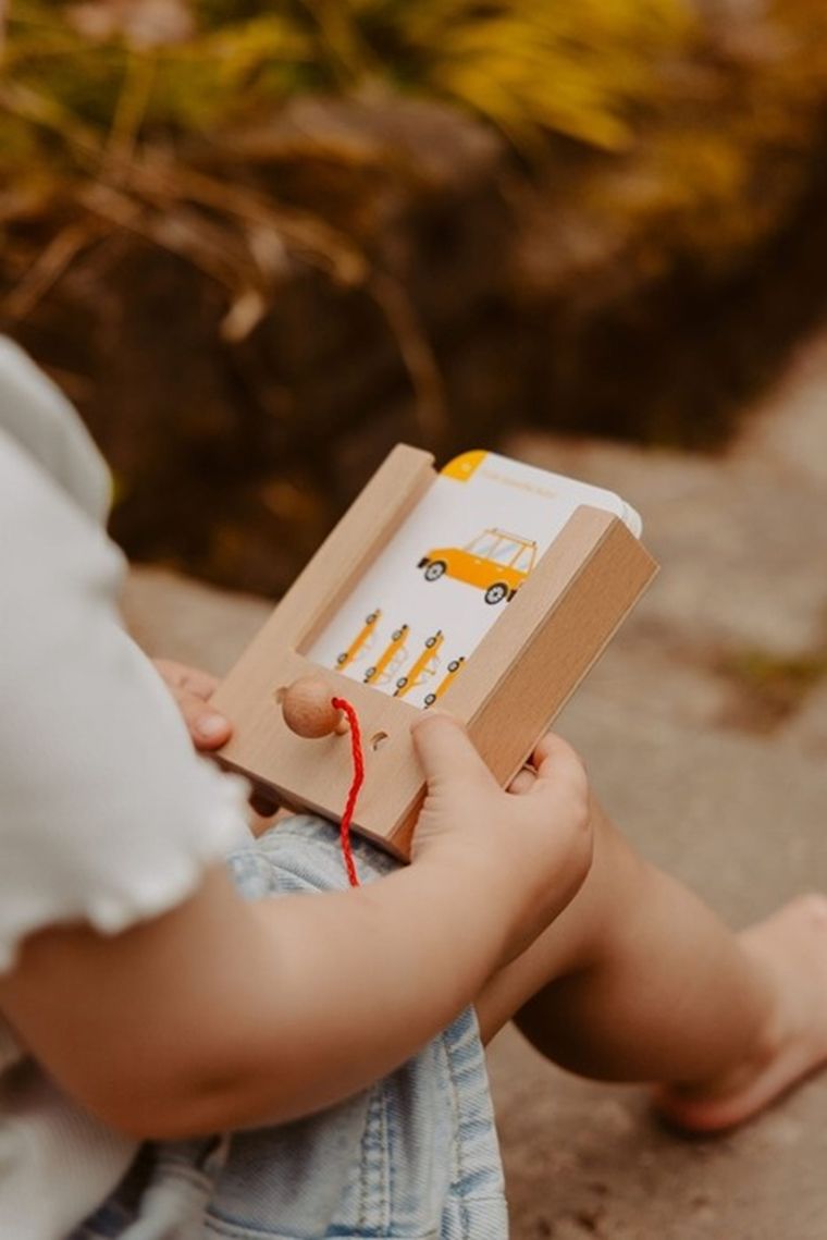 WiemTo, Drewniane Pudełko do Kart z Otworami