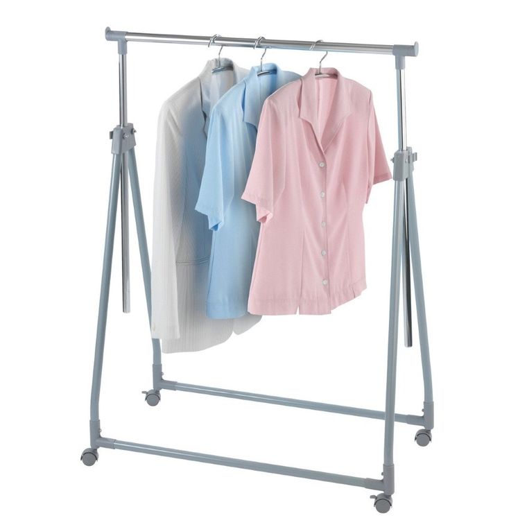 Wieszak na ubrania, na kółkach