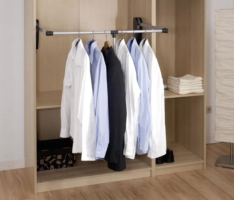 Wieszak na ubrania z teleskopowym drążkiem, 87-130 cm