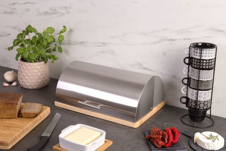 Zeller, metalowy chlebak na drewnianej podstawie