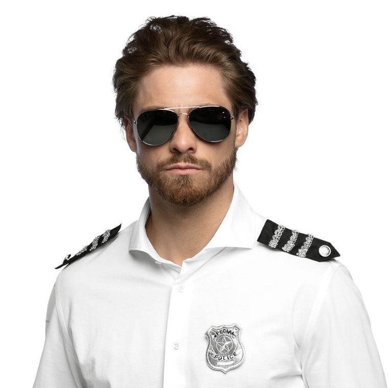 Zestaw policjanta, okulary, naramienniki i odznaka