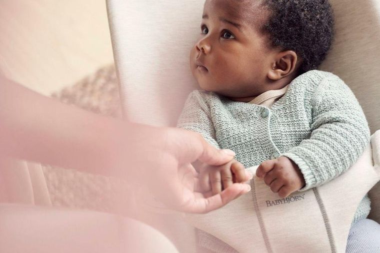 BabyBjörn, Bliss 3D Jersey, leżaczek, jasnobeżowy + Googly Eyes Pastels, zabawka niemowlęca