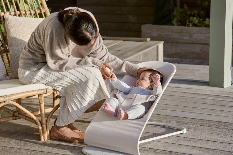 BabyBjörn, Bliss 3D Jersey, leżaczek, jasnobeżowy + Googly Eyes Pastels, zabawka niemowlęca