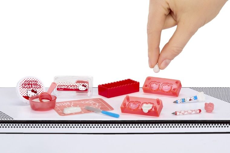 MGA's Miniverse, Make It Mini, Hello Kitty, kula niespodzianka, mini gadżety szkolne