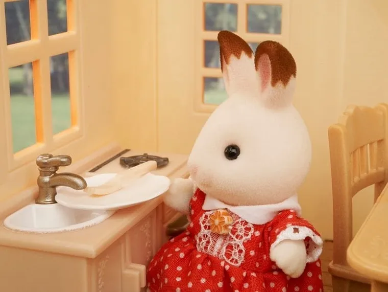 Sylvanian Families, Przytulny domek wiejski, zestaw startowy z figurką, 5242/5303