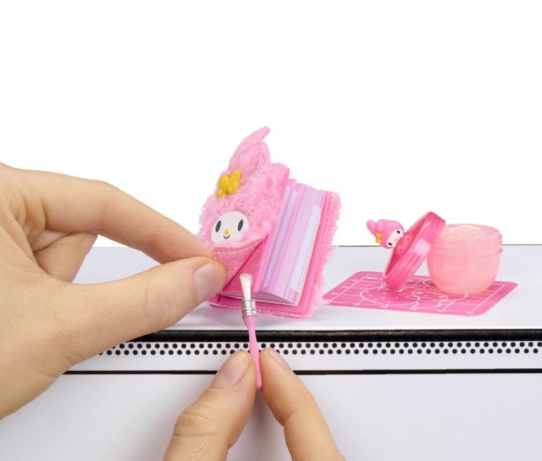 MGA's Miniverse, Make It Mini, Hello Kitty, kula niespodzianka, mini gadżety szkolne