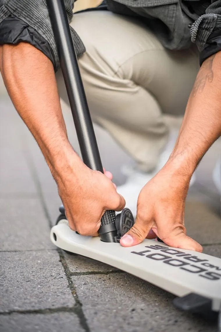 Scoot & Ride, Highwaykick 1, Push and Go, jeździk i hulajnoga z rączką do prowadzenia 2w1, Ash