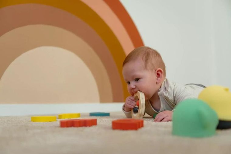 Yumi Yay, 3w1: karuzela nad łóżeczko, drewniane zabawki, układanka