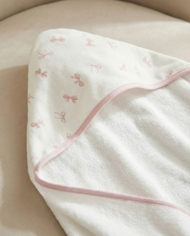 Albero Mio, Pudrowe kokardki, ręcznik bambusowy z kapturkiem, 70-120 cm