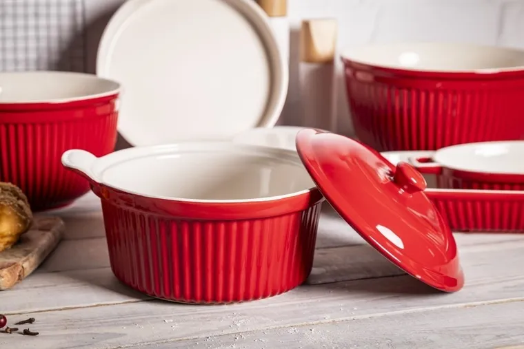 Altom Design, Red Chilli, naczynie ceramiczne do zapiekania z pokrywką, 27,5-22,5-12 cm, 2,2l