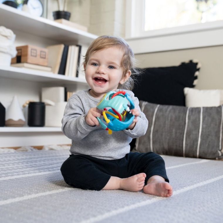 Baby Einstein, Rattle & Sense, piłka sensoryczna z gryzakiem