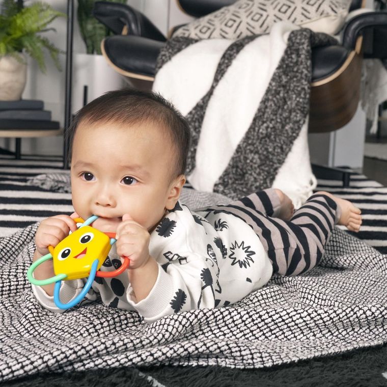 Baby Einstein, Soothing Star, gryzak z grzechotką bez BPA, 0m+