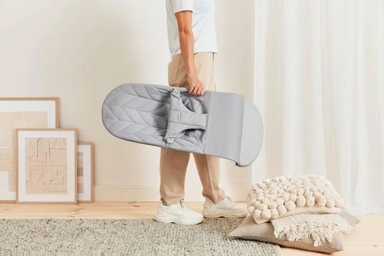 BabyBjörn, Bliss Woven, Petal Quilt, leżaczek, jasnoszary