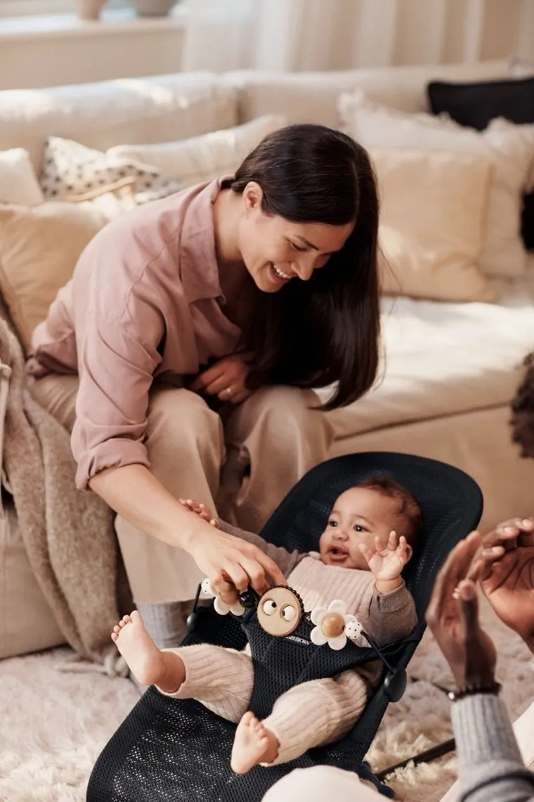 BabyBjörn, Googly Eyes Black and White, zabawka do leżaczka