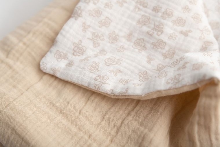 BabyMatex, kocyk muślinowy, róże, 75-100 cm