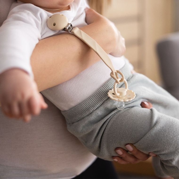 BabyOno, silikonowa zawieszka do smoczka, beżowa