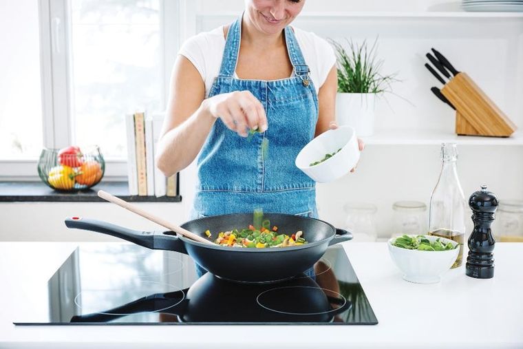 Beka, patelnia wok z nieprzywierającą powłoką, z dodatkowym uchwytem, 30 cm