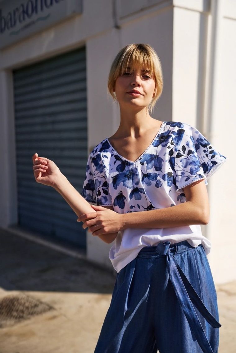 Bluzka damska z krótkim rękawem, biała, Moodo