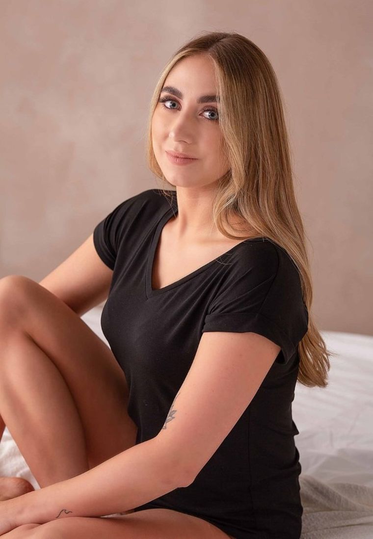 Bluzka damska z krótkim rękawem, czarna, Golden Queen