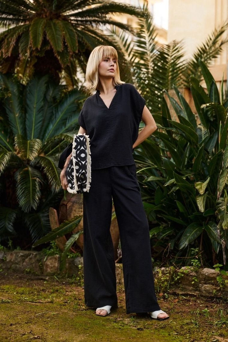 Bluzka damska z krótkim rękawem, czarna, Moodo