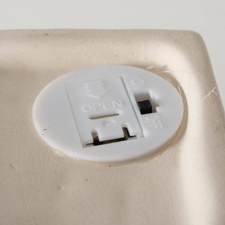 Boltze Home, dekoracja, domek z kamionki z oświetleniem LED, 10,5 cm