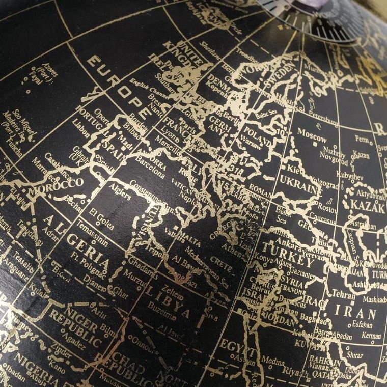 Boltze Home, globus dekoracyjny na złotej podstawie, ø 20 cm