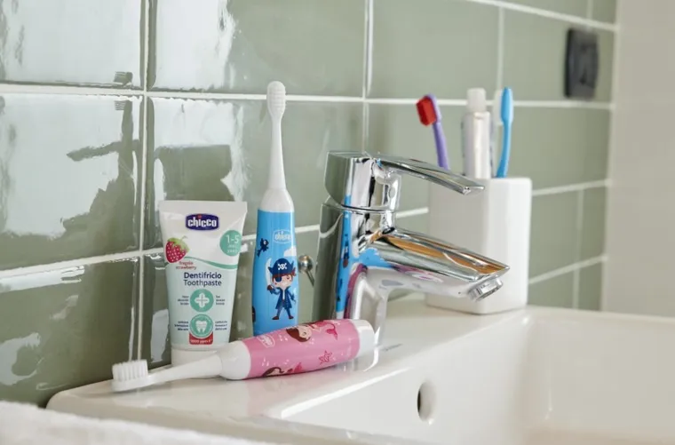 Chicco, pasta do zębów o smaku truskawokowym z fluorem, 50 ml, 12m+