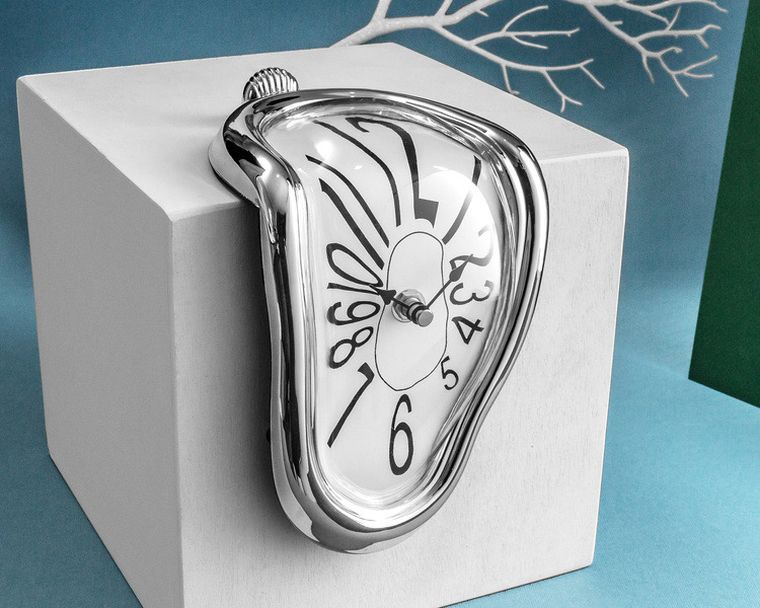 Cieknący zegar Salvadora Dali