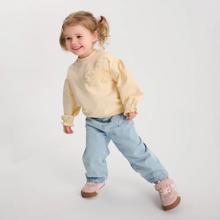 Cienkie spodnie jeansowe z haftem Cool Club