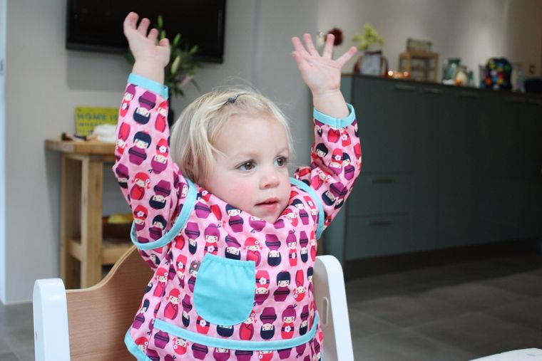 Close, śliniak z rękawkami, Kokeshi Doll, 6-18 miesięcy