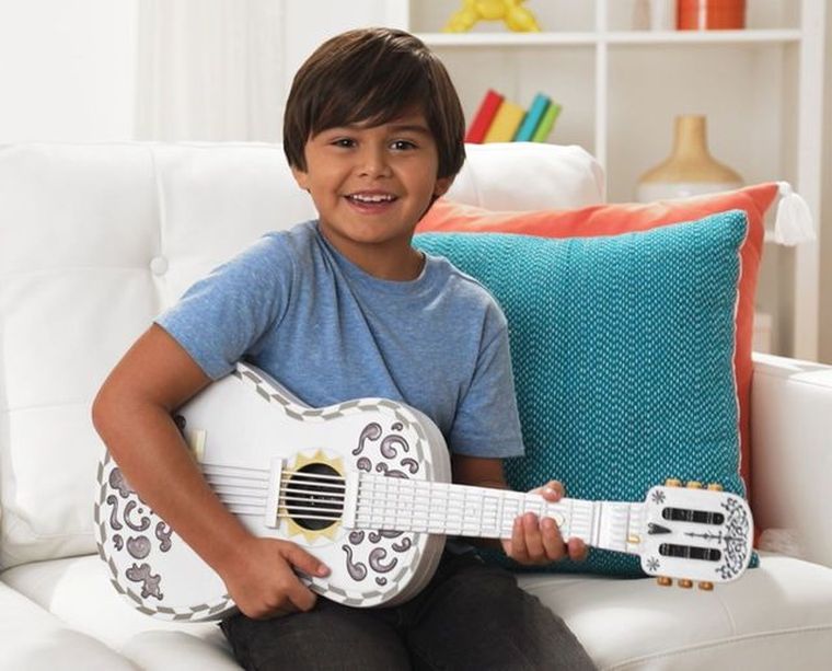 Coco, gitara Miguela, zabawka interaktywna