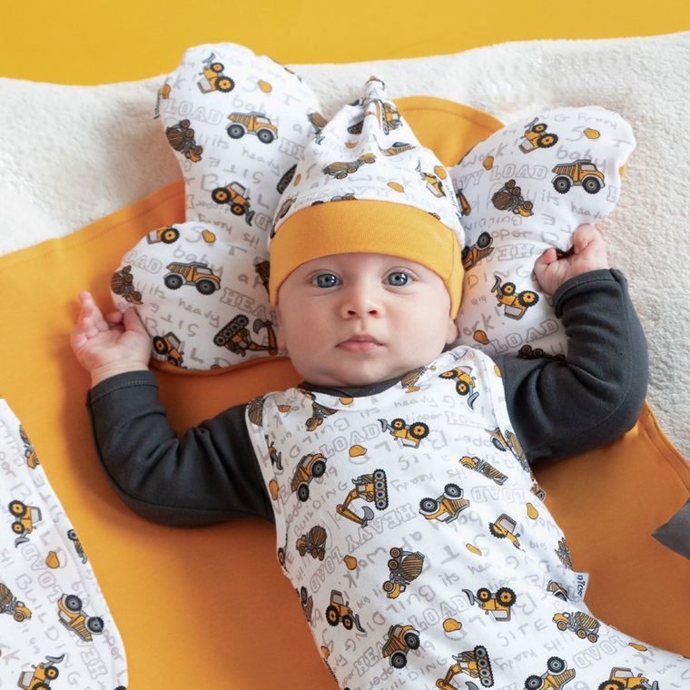 Czapka chłopięca, biała, pojazdy, Nicol