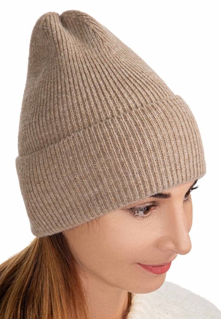 Czapka damska, beżowa, Ambra