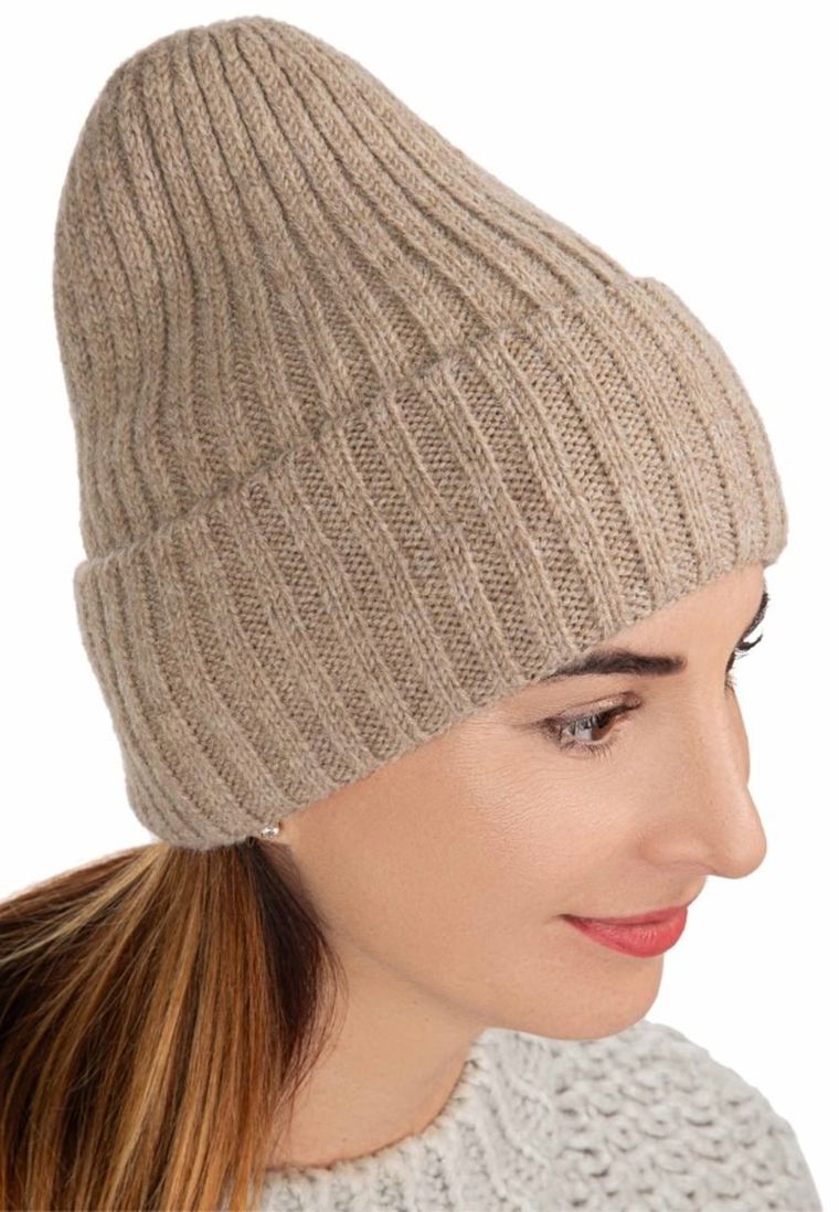 Czapka damska, beżowa, Ambra