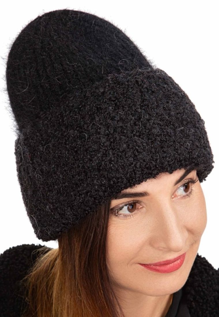 Czapka damska, czarna, Ambra