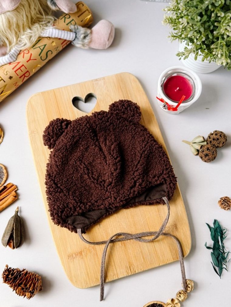 Czapka dziecięca, wiązana, brązowa, Iltom