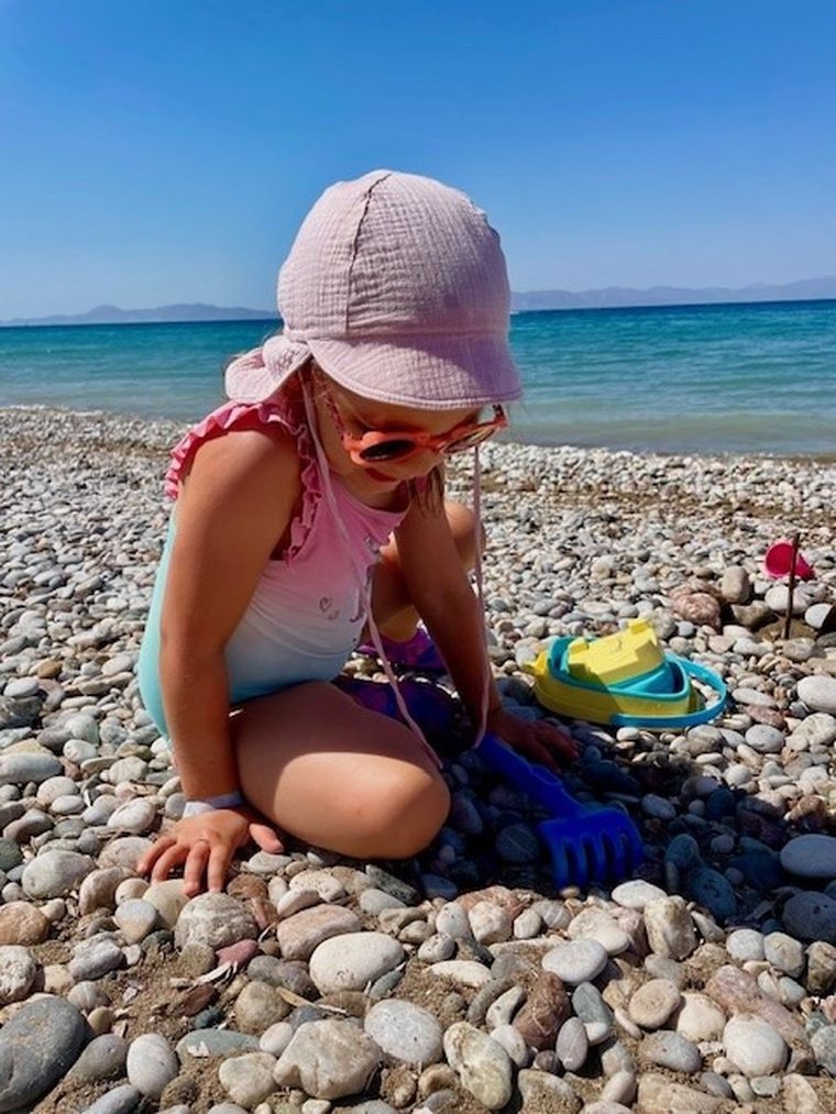 Czapka dziewczęca safari, wiązana, różowy, Iltom